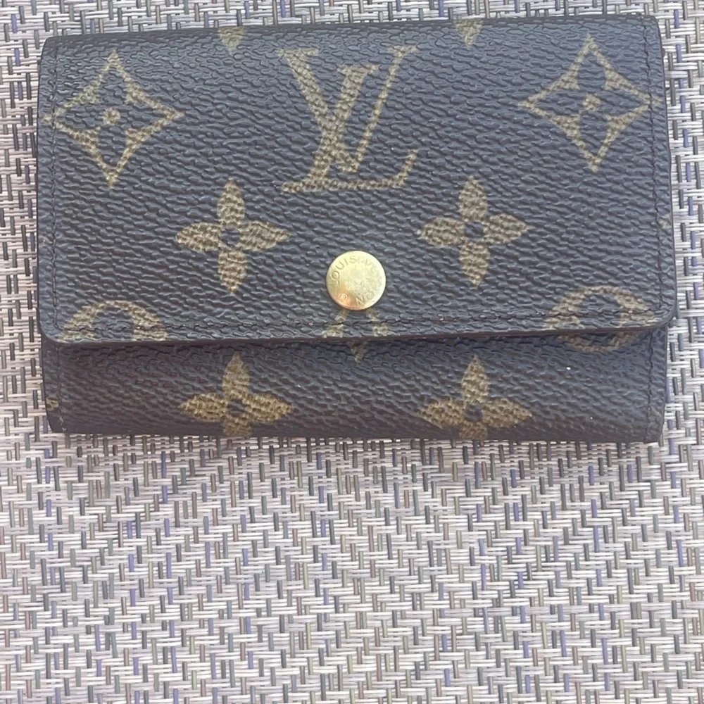 Authentic Louis Vuitton Brown monogram Key Holder key fob - Picture 2 of 14